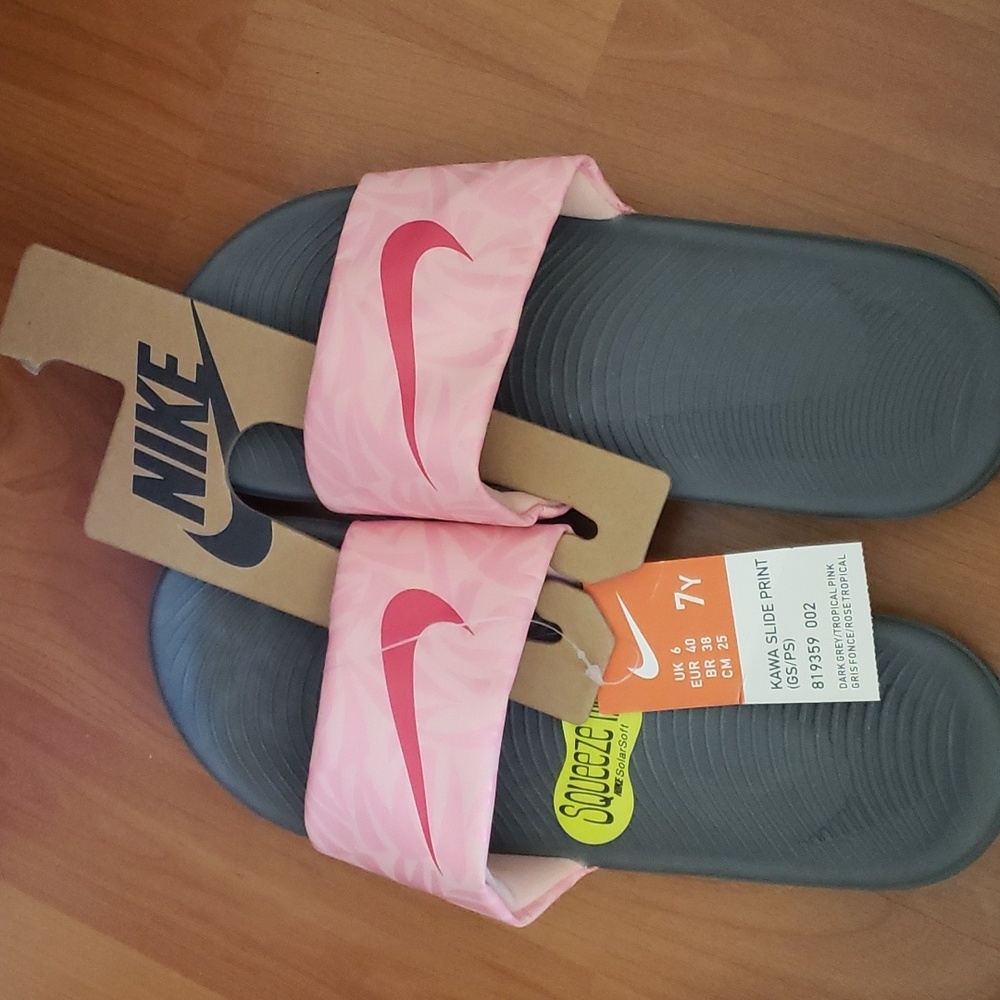 NWT Nike Kawa Slide Size 7Y